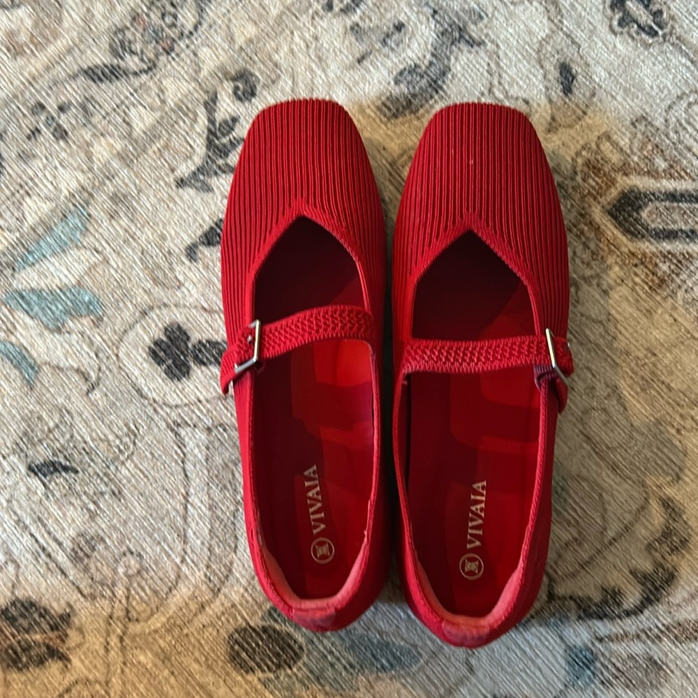 Viviana red Mary Jane’s size 38. Never worn.